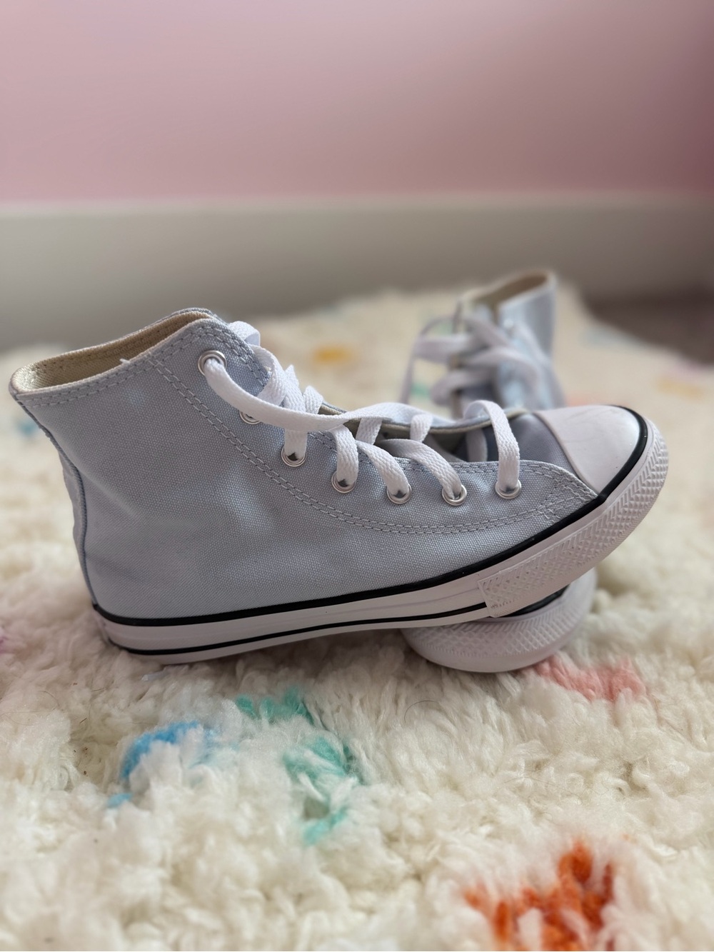 Converse Kids High-Top Chuck Taylor Sneakers in Light blue never worn size 3